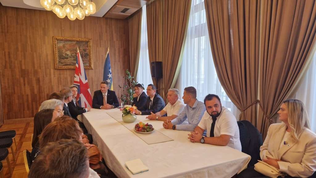 Bećirović visits BiH Embassy in London and meets with representatives of BiH diaspora