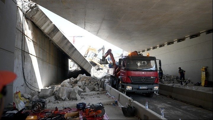 Fire Brigade: One dead, eight injured in Patras bridge collapse