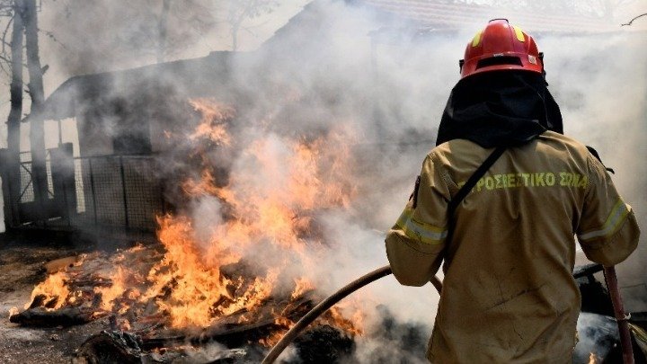 Loutses (Corfu) evacuated; fires also raging in Rhodes, Karystos, Dervenakia