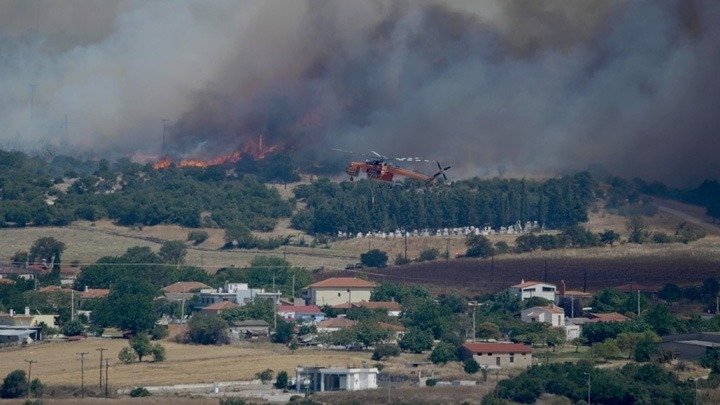 Firefighters continue to battle flare-ups in Evros and Rhodope; forces strengthened
