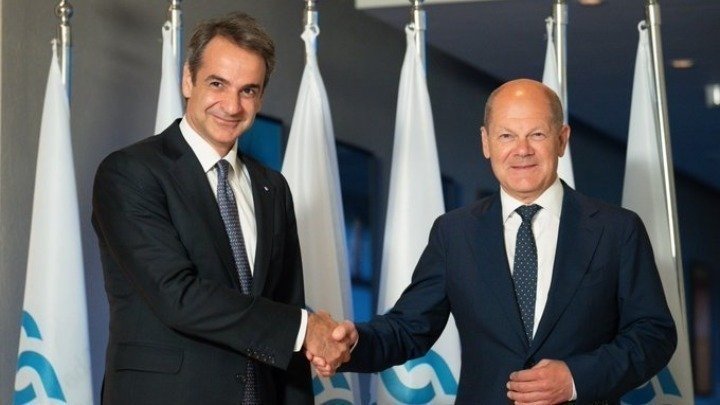 PM Mitsotakis meets German Chancellor Scholz; focus on economy, migration and the Middle East