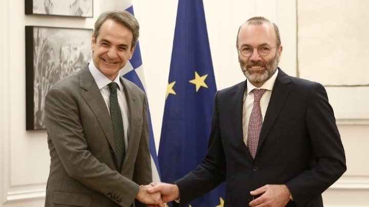 PM Mitsotakis meets with EPP's Manfred Weber at Maximos Mansion