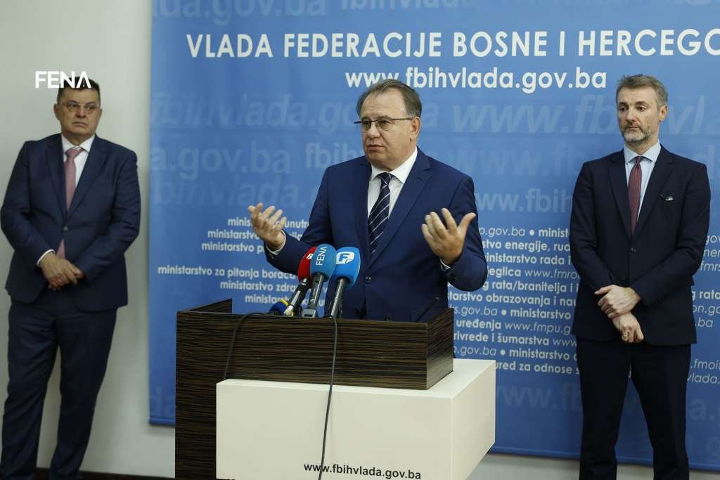 Members of the FBiH Government receive qualified digital certificates - digital signatures