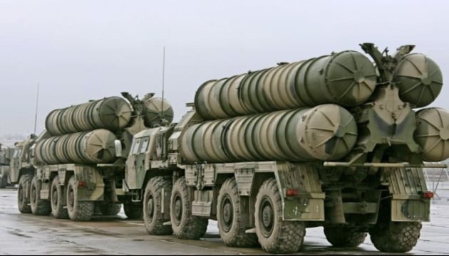 Russians deploy S-300 air defense systems between residential buildings in occupied Crimea’s Sevastopol