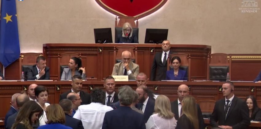 Assembly approves Cabinet reshuffle amid tensions and opposition MPs blocking rostrum