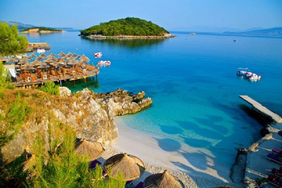 Spanish media for Albania: Visit the heavenly beaches of the Mediterranean destination at low cost