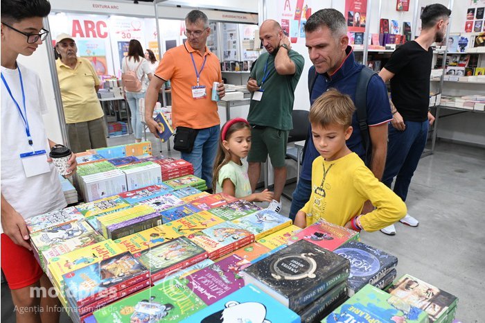 Bookfest International Book Salon launched in Chisinau - PHOTOS