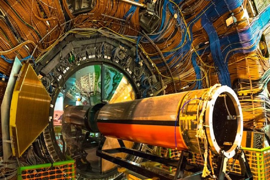 CERN expels 400 Russian scientists