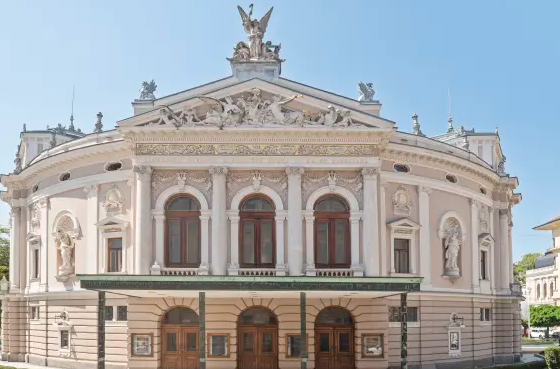 Ljubljana opera staging falstaff