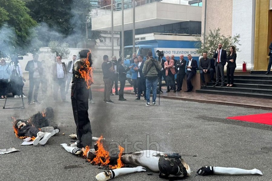 Chaos outside Albanian parliament