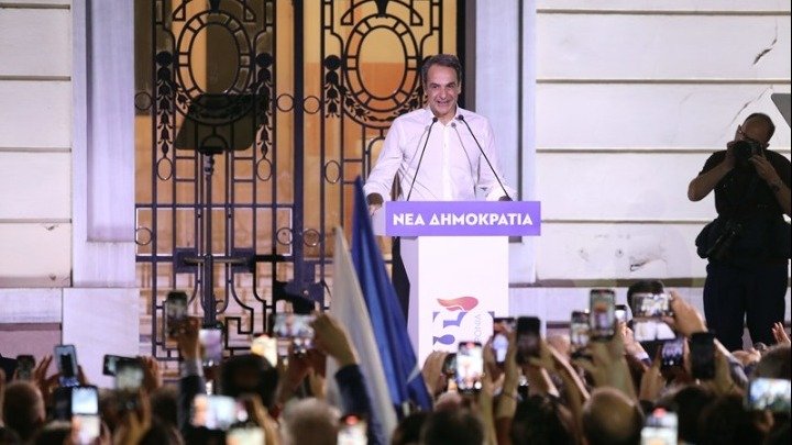 PM Mitsotakis: New Democracy looks neither left nor right, but straight ahead