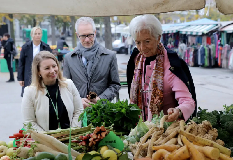 ECB boss checks out prices at Ljubljana central market