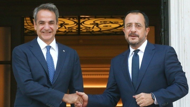 PM Mitsotakis speaks on the phone with Cyprus President Christodoulides