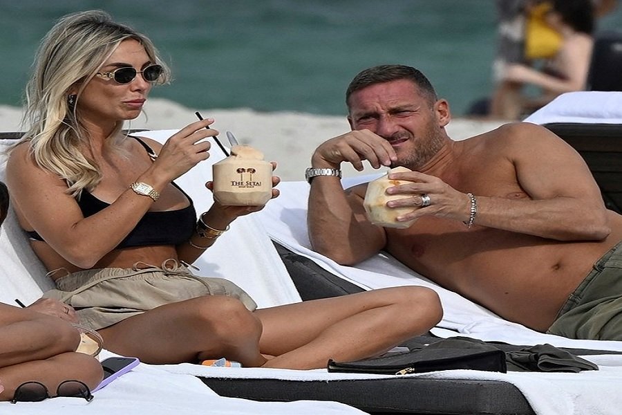 Francesco Totti is caught on beach with girlfriend 12 years younger