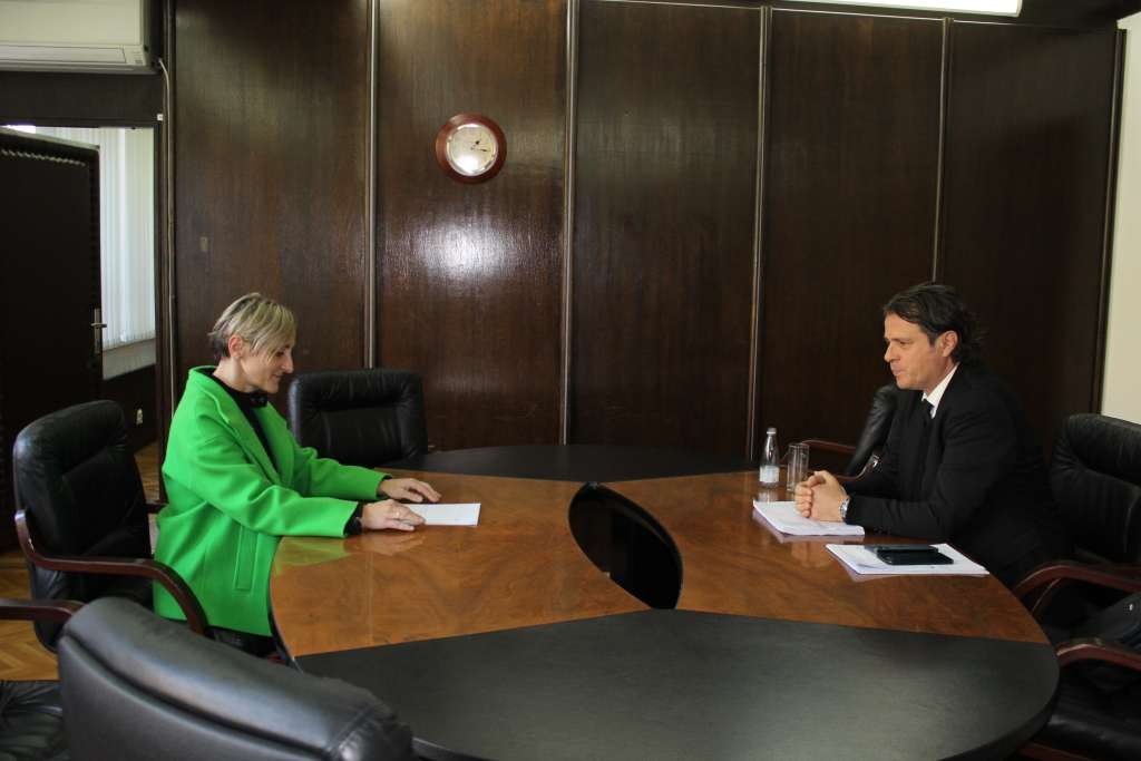 Bosnia's finance minister speaks with IMF representatives