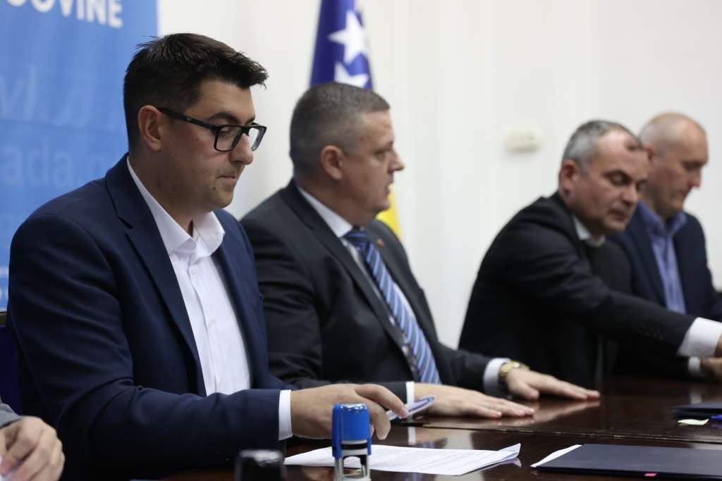 Agreements for financial assistance to businesses in flood-affected areas signed