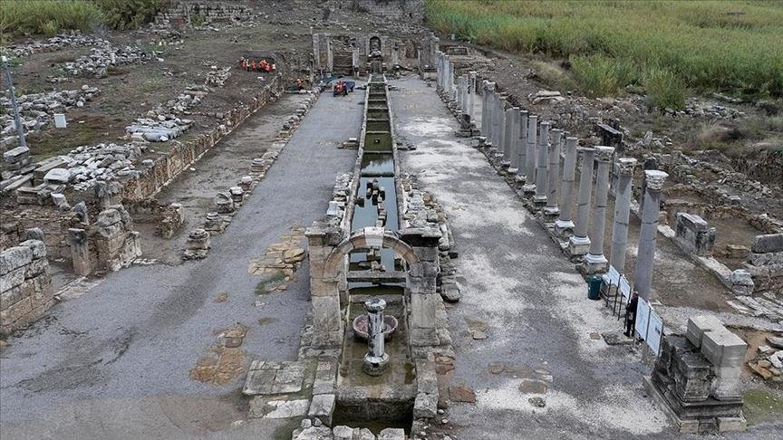 Ancient Kestros Fountain in Türkiye flows again after 1,800 years