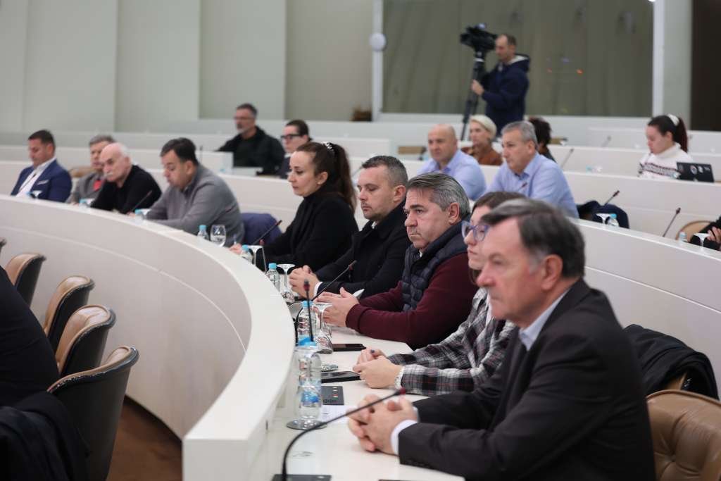 Citizens demand legislative action for clean water and air at Bosnia's Parliamentary Assembly