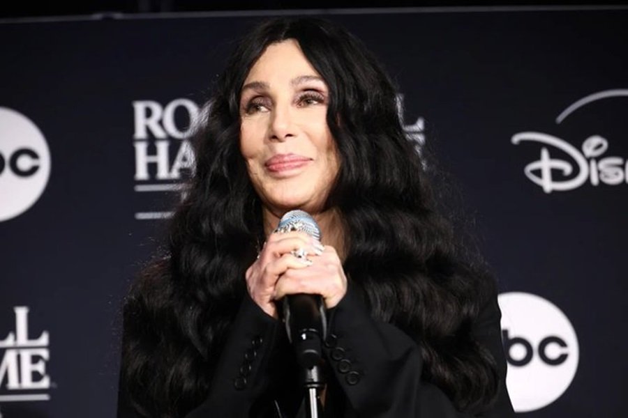 Cher ends career