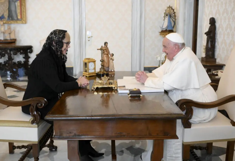 Pirc Musar and Pope Francis discuss peace efforts