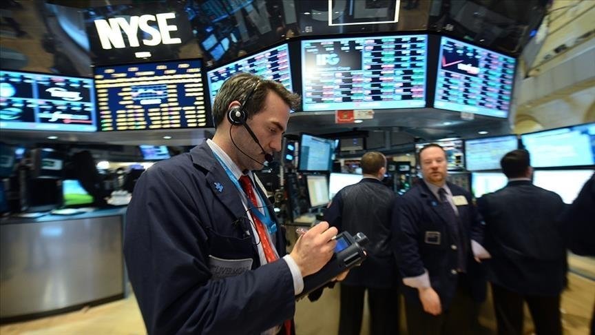 Global Markets Mixed Amid Political Turmoil and Geopolitical Tensions