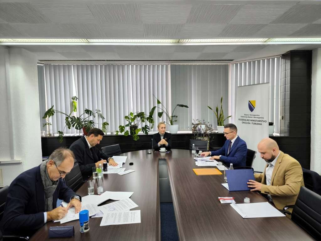 FBiH minister signs key contracts for environmental policy