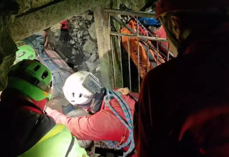 Speleologist rescued after ordeal in Italian cave