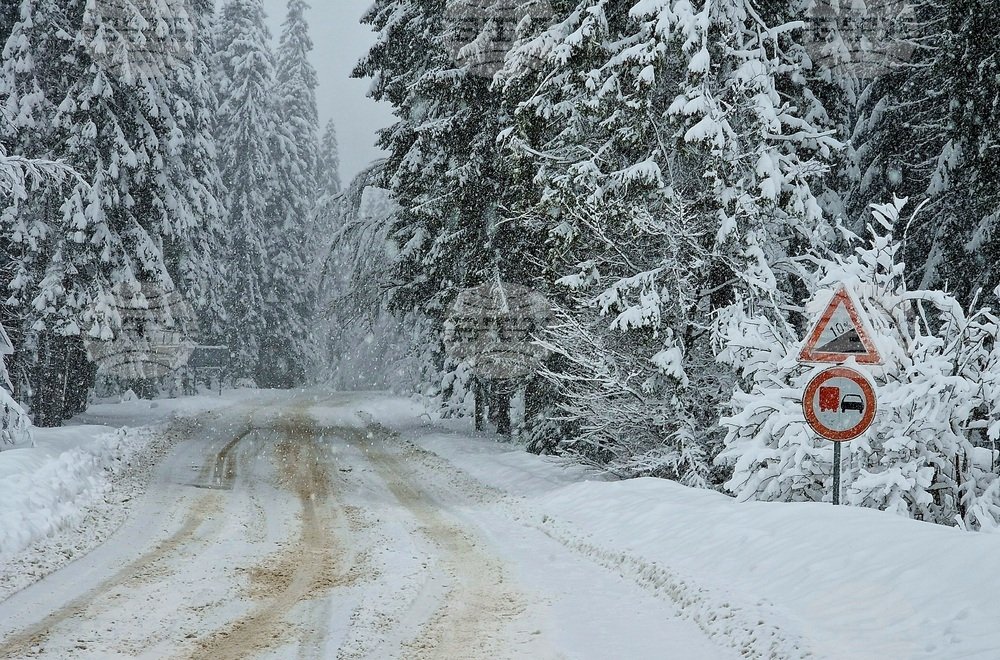 Astronomical Winter Starts with Heavy Snowfall and Traffic Disruptions in Bulgaria