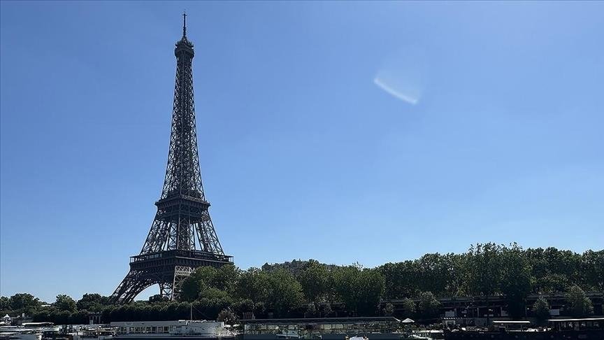 Eiffel Tower Evacuated Over Electrical Emergency