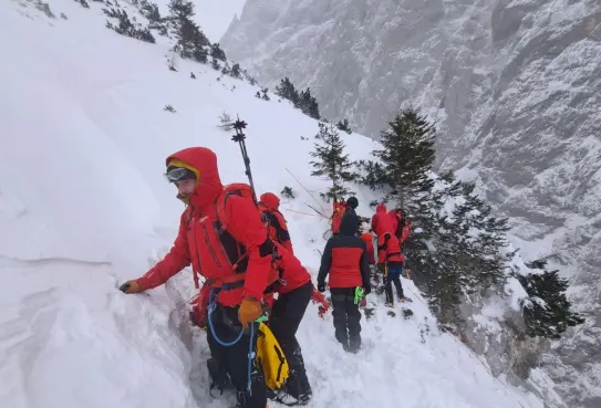 Efforts to rescue Hungarian man stranded in the mountains suspended