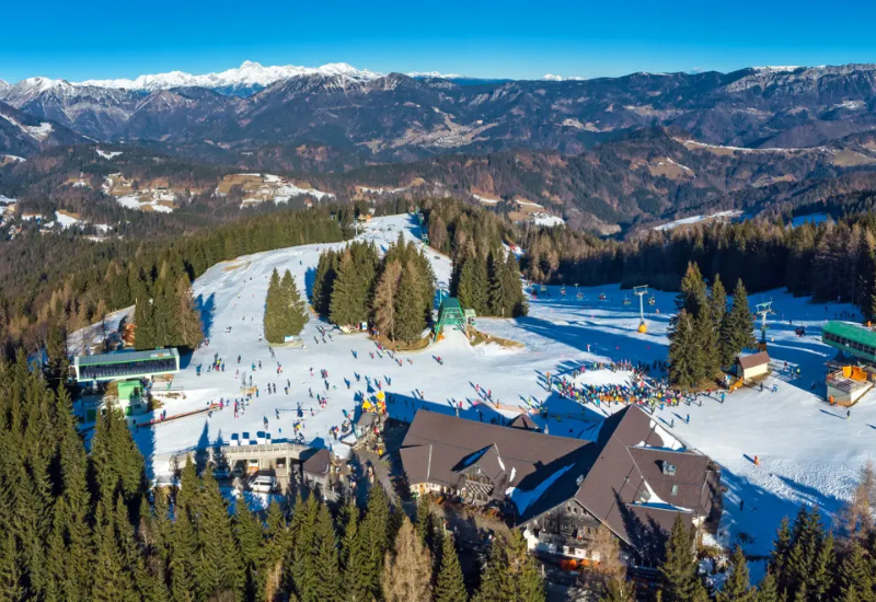 Historic WWII ski race reenacted in Slovenia's Cerkno