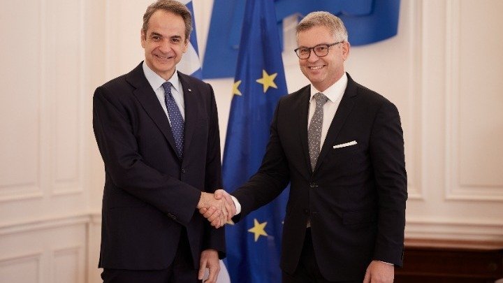 Prime Minister Mitsotakis Meets EU Commissioner Brunner to Discuss Migration Policy