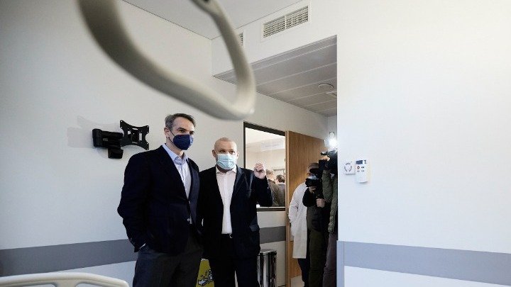 Prime Minister Mitsotakis Visits Upgraded Emergency Department at Voula's Asklipiio Hospital