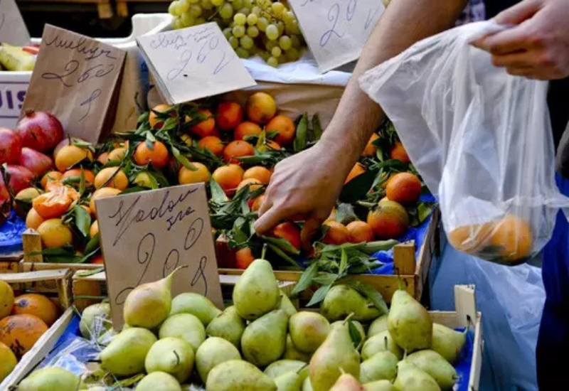 Italy’s retail sales up, volume down