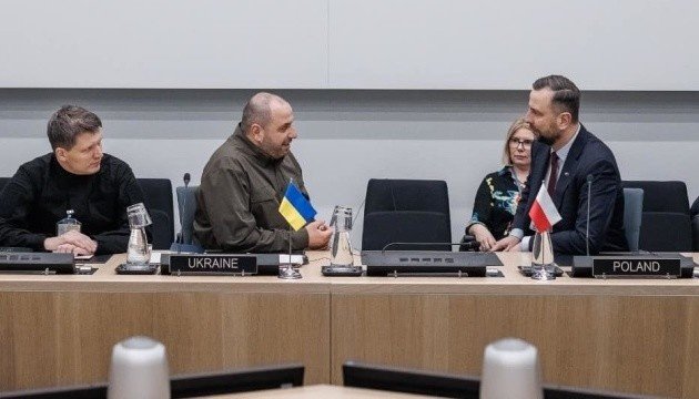 Ukraine, Poland defense ministers discuss joint projects