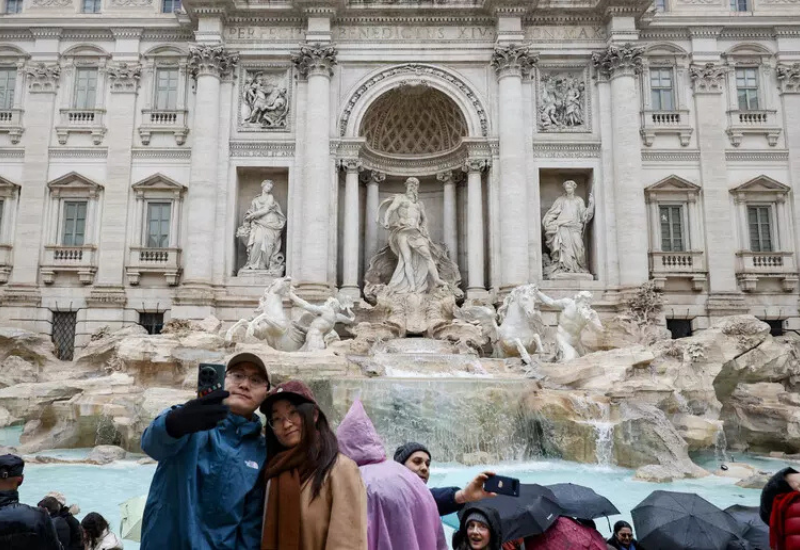 Tourist fined €500 for Trevi Fountain swim