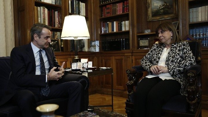 Greek PM Mitsotakis Bids Farewell to Outgoing President Sakellaropoulou