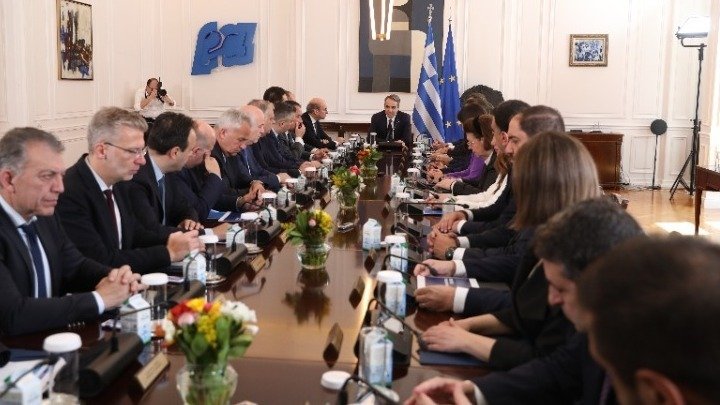 Mitsotakis Unveils Cabinet Reshuffle, Emphasizing Renewal and Action